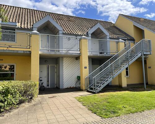 2-værelses lejlighed med altan, egen indgang og elevator i Odense