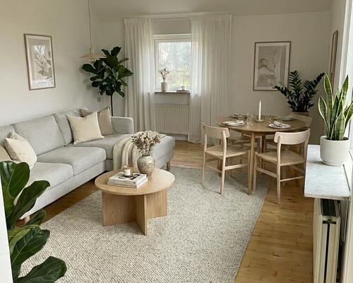 2-værelses lejlighed med altan, egen indgang og elevator i Odense