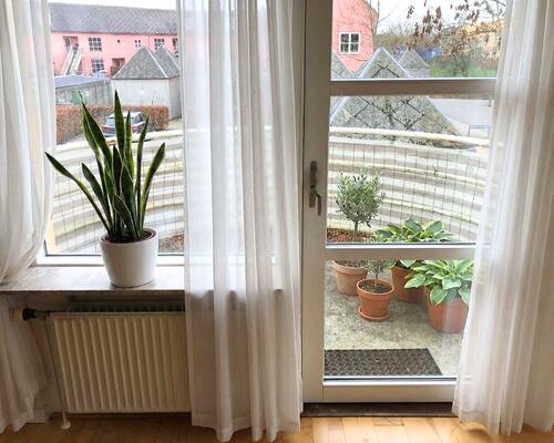 2-værelses lejlighed med altan, egen indgang og elevator i Odense