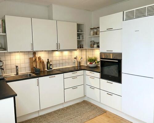 2-værelses lejlighed med altan, egen indgang og elevator i Odense