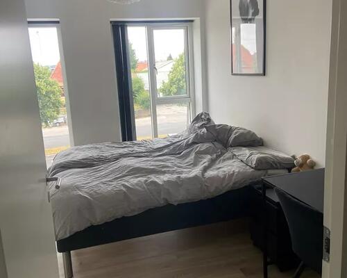 Skøn delevenlig lejlighed med altan