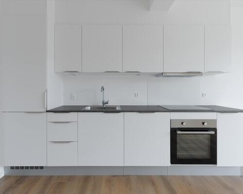 Denne nybyggede toværelses lejebolig tilbyder en moderne boligoplevelse med alt i hårde hvidevarer, blot en kort cykeltur væk fra Horsens centrum. Til boligen hører eget skur.