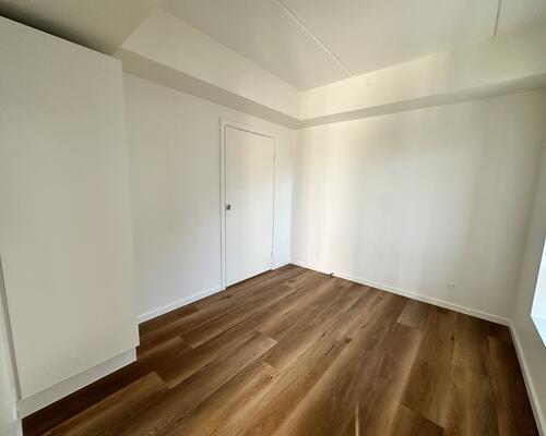 Moderne lejlighed med stor altan og naturskøn udsigt