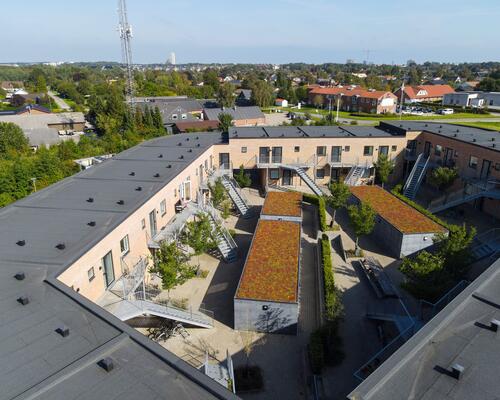 Dejlig 2-vær. lejl. i stueplan på Vintervej med egen terrasse/have.