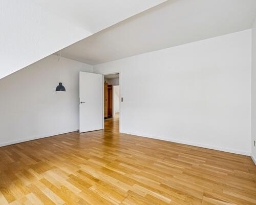 Lys og centralt beliggende 3-værelses lejlighed i Haslev