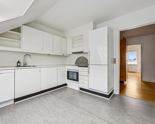 Lys og centralt beliggende 3-værelses lejlighed i Haslev