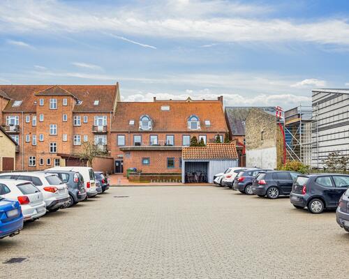 Lys og centralt beliggende 3-værelses lejlighed i Haslev