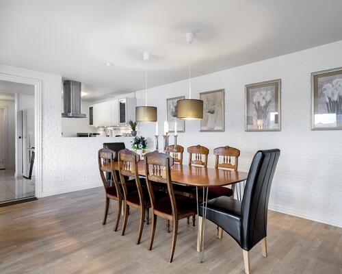 Dejligt møbleret halvt dobbelthus med 4 soveværelser udlejes i kortere perioder 1-6 mdr.