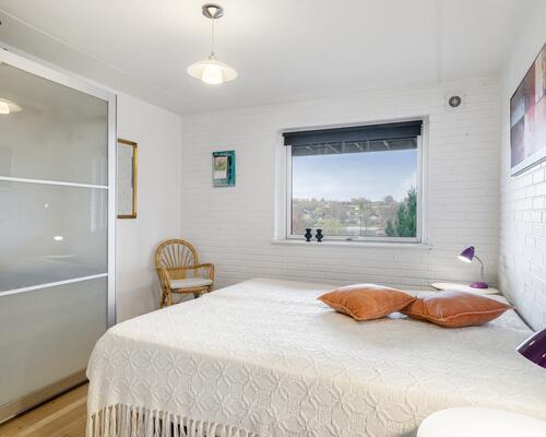 Dejligt møbleret halvt dobbelthus med 4 soveværelser udlejes i kortere perioder 1-6 mdr.