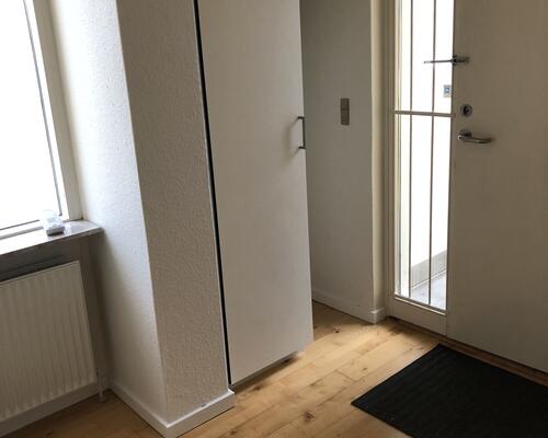 2-værelses lejlighed med altan, egen indgang og elevator i Odense