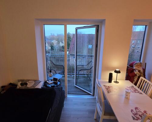 Lækker 1-værelses lejlighed med altan