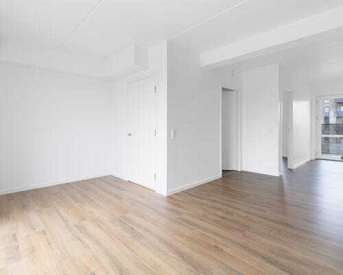 Denne nybyggede toværelses lejebolig tilbyder en moderne boligoplevelse med alt i hårde hvidevarer, blot en kort cykeltur væk fra Horsens centrum. Til boligen hører eget skur.