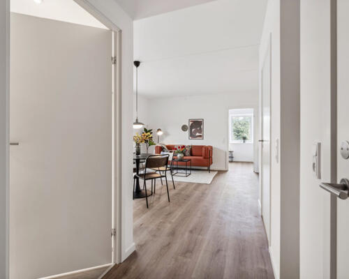 Skøn og lækker 2-værelses lejlighed med altan