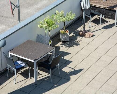 Charmerende 3-værelses lejlighed med altan - midt i Herning.