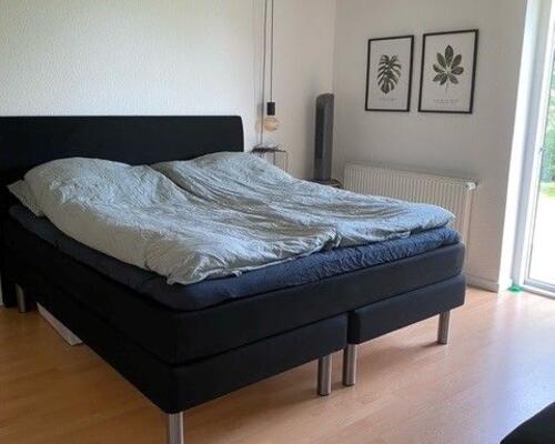 Attraktivt lejemål med god have i familievenligt kvarter.