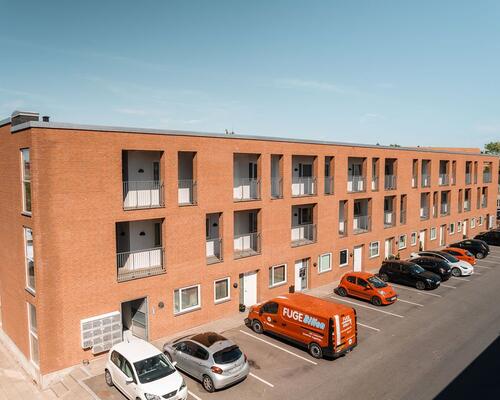 Dejlig lys lejlighed med altan