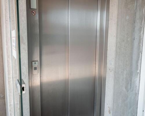 Dejlig lys lejlighed med altan