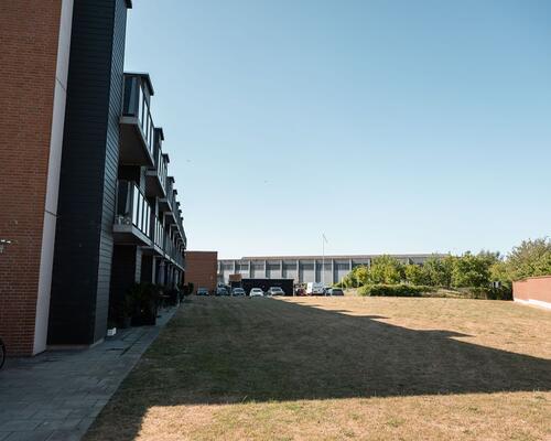 Dejlig lys lejlighed med altan