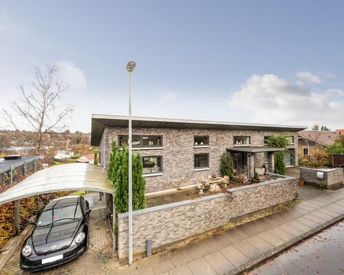 Dejligt møbleret halvt dobbelthus med 4 soveværelser udlejes i kortere perioder 1-6 mdr.