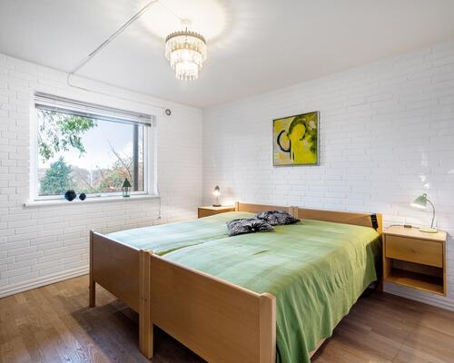 Dejligt møbleret halvt dobbelthus med 4 soveværelser udlejes i kortere perioder 1-6 mdr.