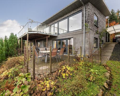 Dejligt møbleret halvt dobbelthus med 4 soveværelser udlejes i kortere perioder 1-6 mdr.