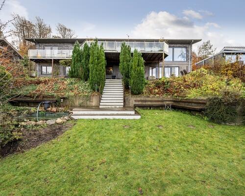 Dejligt møbleret halvt dobbelthus med 4 soveværelser udlejes i kortere perioder 1-6 mdr.