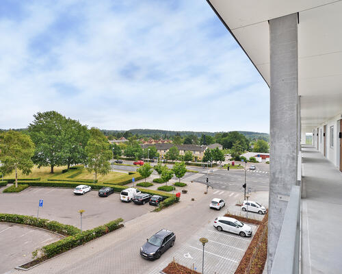 Moderne bolig tæt på by og natur