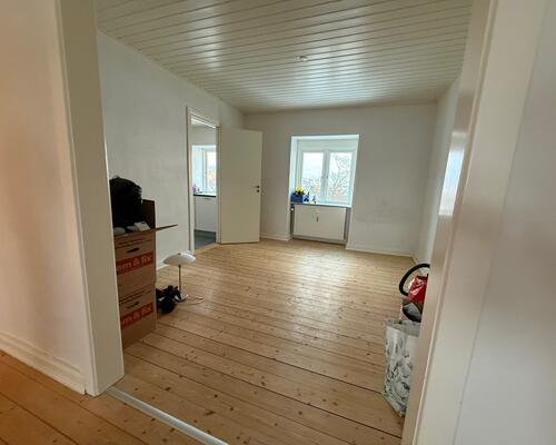 Fin lys 2-værelses tæt på gågaden