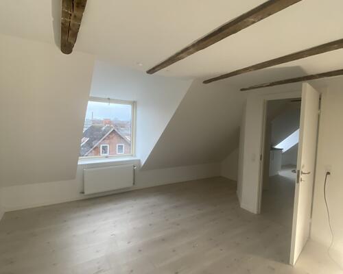 Renoveret skøn  taglejlighed