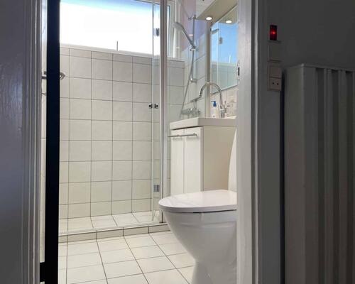 Flot og fuldt møbleret enderækkehus | Hvidovre