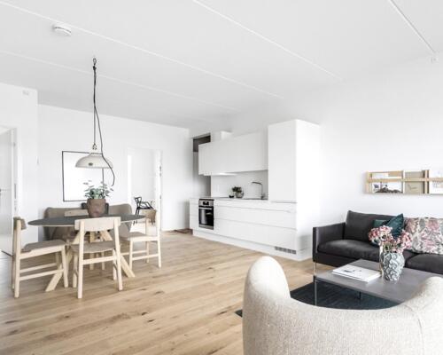 Lækker 4-værelses hjørnelejlighed med vestvendt altan