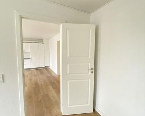 Rummelig 3-værelses lejlighed med lækker altan