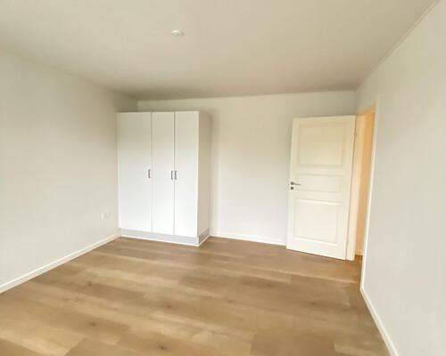 Rummelig 3-værelses lejlighed med lækker altan