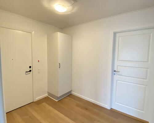 Rummelig 3-værelses lejlighed med lækker altan