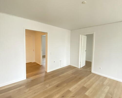 Rummelig 3-værelses lejlighed med lækker altan