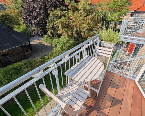 Rummelig 3-værelses lejlighed med lækker altan