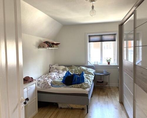 Stor delevenlig lejlighed i 2 plan, adgang til stor have og gratis parkering – 114 Kvm