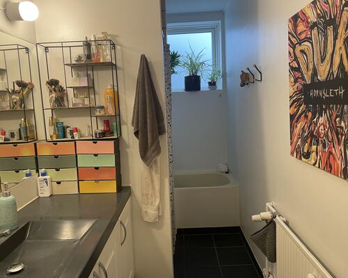 Flot lys lejlighed på Jellingvej