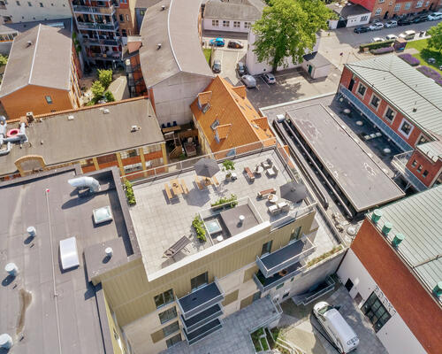 ATTRAKTIV DELEVENLIG LEJLIGHED MIDT I AARHUS C