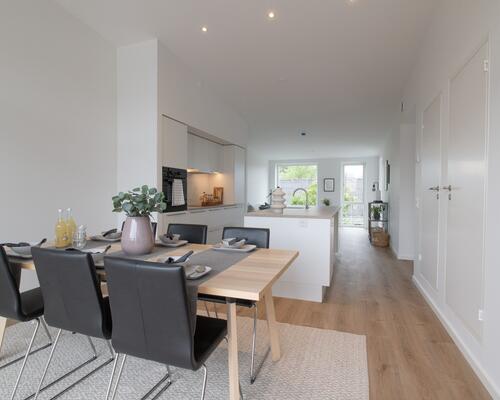 Rummelig lejlighed med lys og stemning i Svenstrup