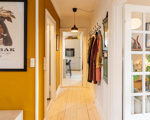 Stor og velholdt lejlighed i attraktiv adresse- møbleret