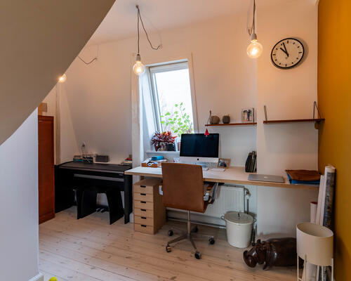 Stor og velholdt lejlighed i attraktiv adresse- møbleret