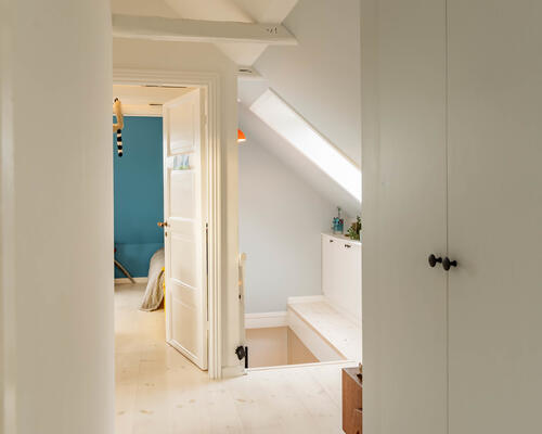 Stor og velholdt lejlighed i attraktiv adresse- møbleret