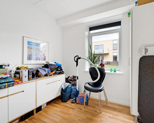 Skøn 4-værelses stuelejlighed med terrasse på Overblikket