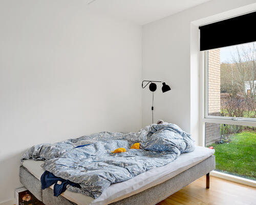 Skøn 4-værelses stuelejlighed med terrasse på Overblikket