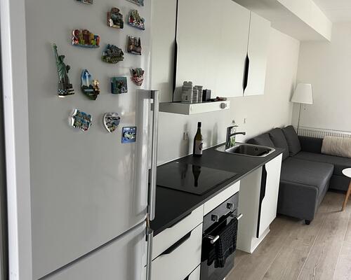 Lækker lejlighed med altan på 4 sal.  billeder er fra en lejlighed magen til.