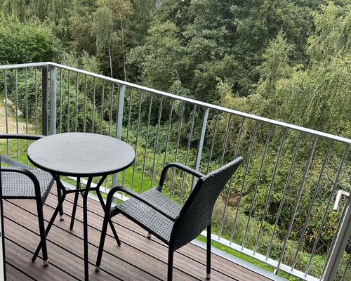 Lækker lejlighed med altan på 4 sal.  billeder er fra en lejlighed magen til.