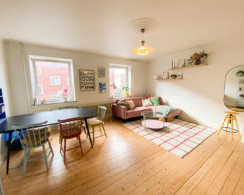 Lys og rummelig 2-værelses lejlighed på Himmerlandsgade