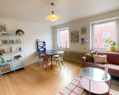 Lys og rummelig 2-værelses lejlighed på Himmerlandsgade