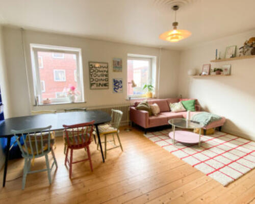 Lys og rummelig 2-værelses lejlighed på Himmerlandsgade